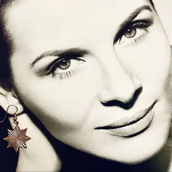 Vintage Golden Starburst Dangle Earrings - Picture 6 of 6
